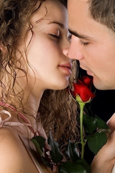Romantic Couple Kissing Pictures For Boys Girls Cute Kissing Profile Pictures For Facebook Stylish Profile Pictures